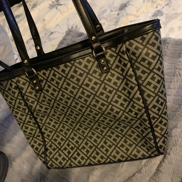 Tommy Hilfiger purse - Picture 2 of 3
